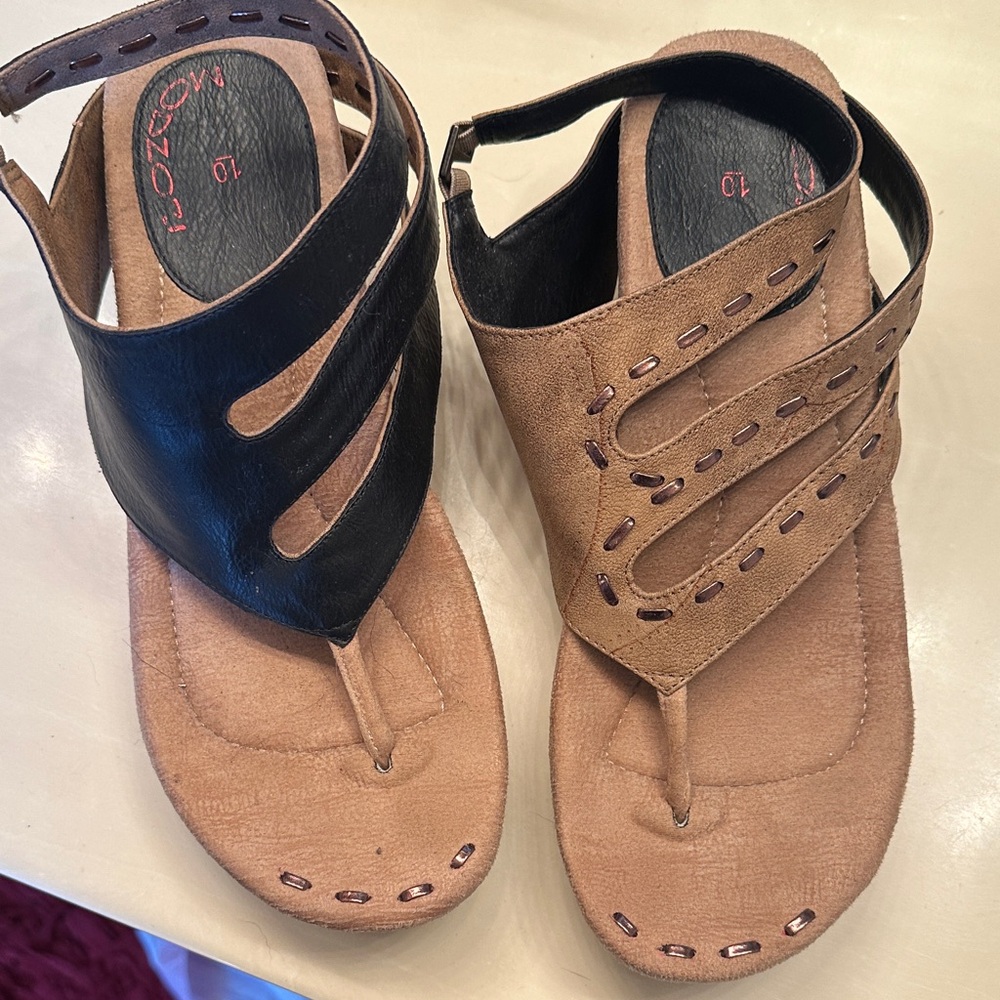 Comfort Corky Thong Sandals in Black and Tan